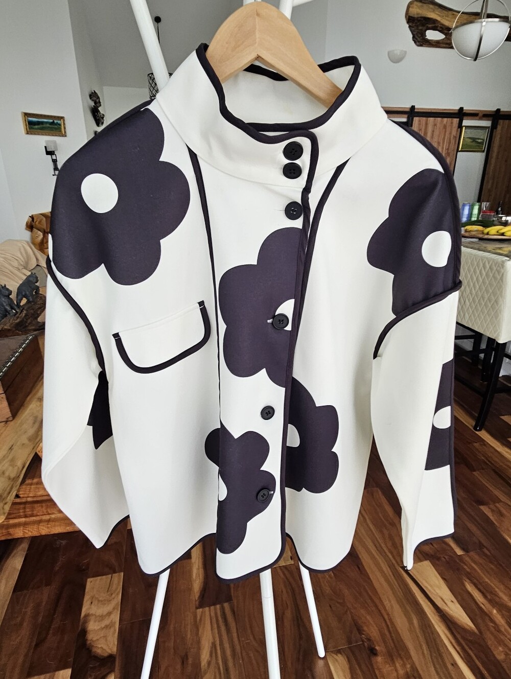 Womens Black & White Floral-Print Coat